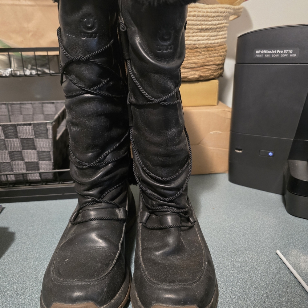 Ulu Black Winter Boots